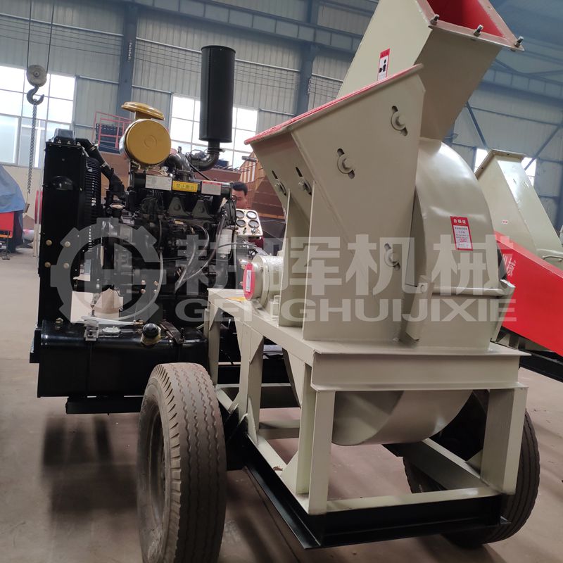 斜口移動柴油樹枝切片機(jī)粗樹枝移動柴油切片機(jī)
